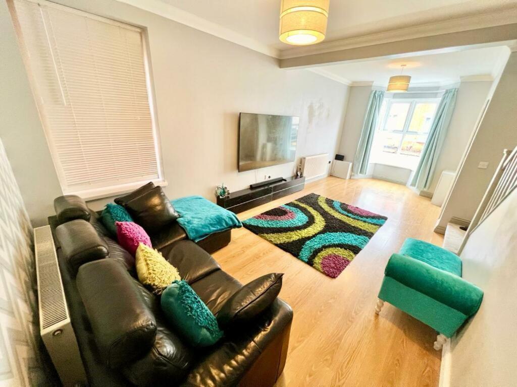 Lovely Spacious Room Near Train Station And University Dallington  Exterior photo