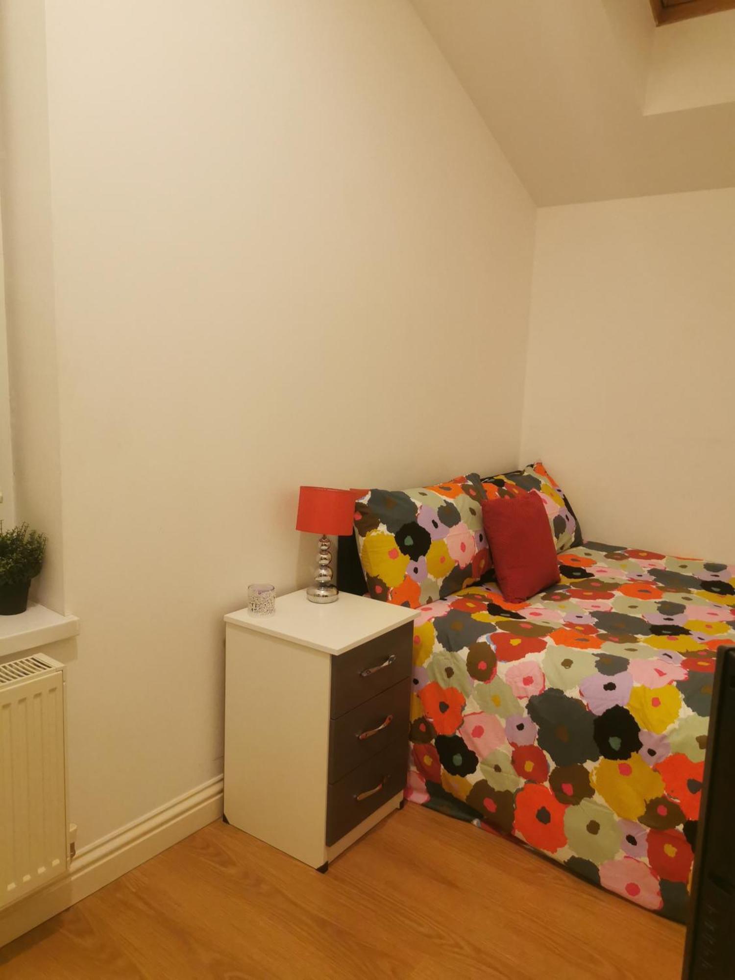 Lovely Spacious Room Near Train Station And University Dallington  Exterior photo